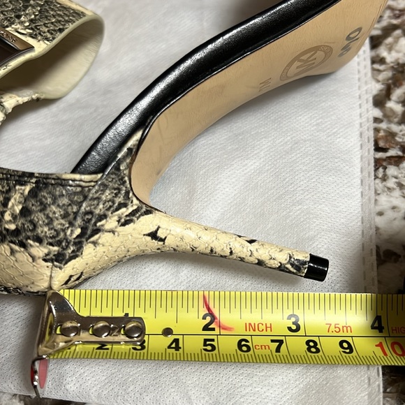 Michael Kors leather heels size 7 - Picture 13 of 13